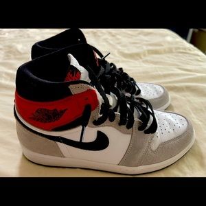 Nike Jordan 1 Retro High in Light Smoke Grey